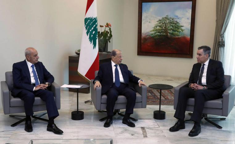 الرئيس اللبناني ميشال عون يستقبل رئيس الوزراء المسمى مصطفى أديب بحضور رئيس البرلمان نبيه بري