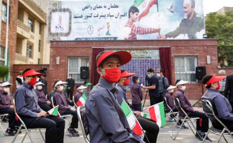 أطفال ايرانيون في احتفال مدرسي في طهران