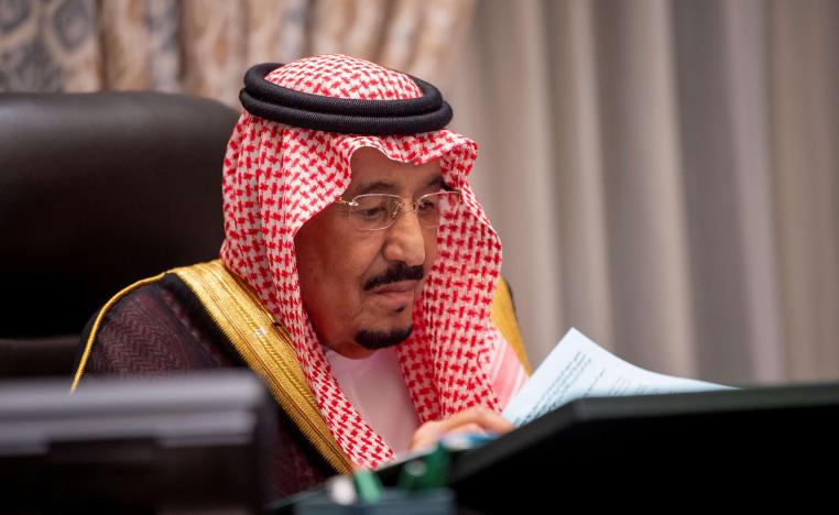 الملك سلمان يذكّر بالمبادرة العربية المعروضة من 18 عاما