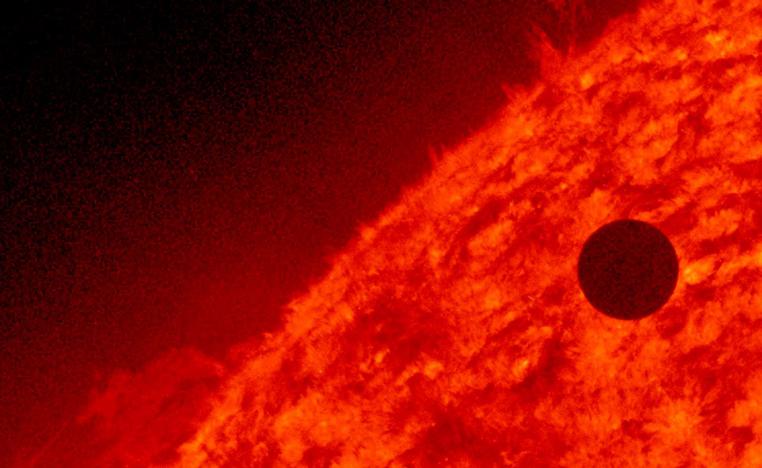 الزهرة الكوكب الثاني من الشمس وحرارته 471 درجة مئوية