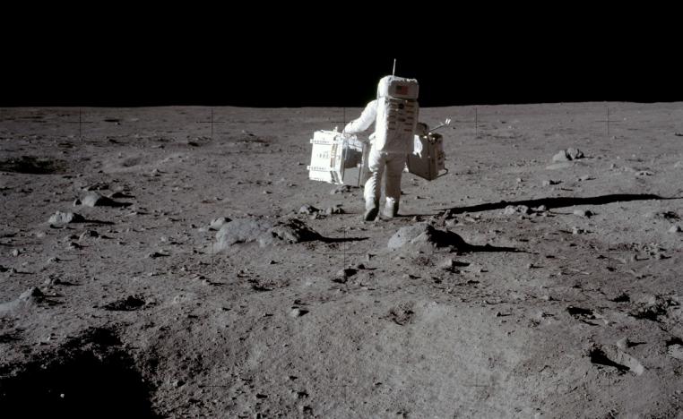 رحلة ابولو 11 الى القمر عام 1969