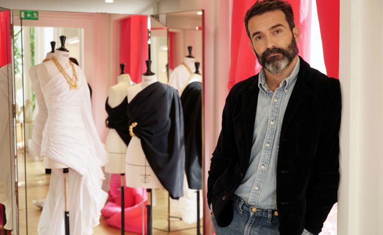 المصمم دانيال روزبيري