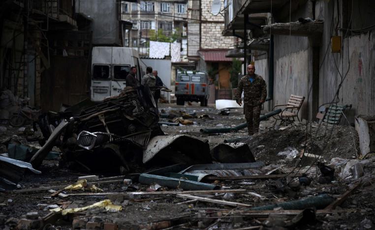 القتال في قره باغ يستحضر حربا خلفت مأساة إنسانية قبل عقود