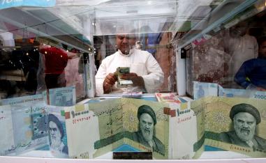 العقوبات الأميركية تدخل إيران في دوامة أزمة مالية مع شح في السيولة والنقد الأجنبي