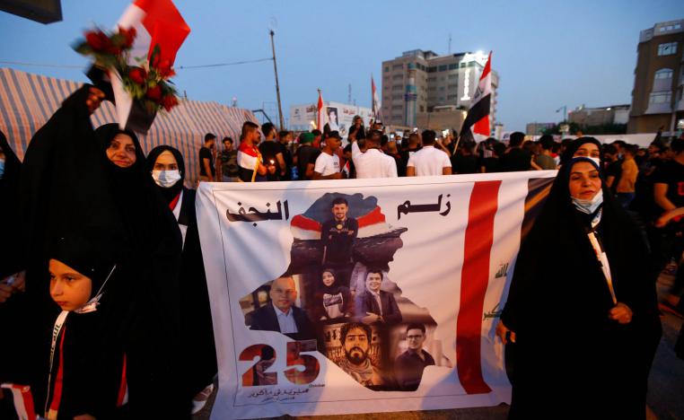 نساء عراقيات يحتفلن في النجف بمرور عام على اندلاع الانتفاضة