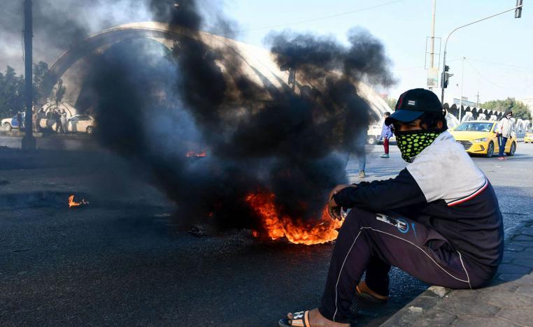 متظاهر عراقي وسط بغداد