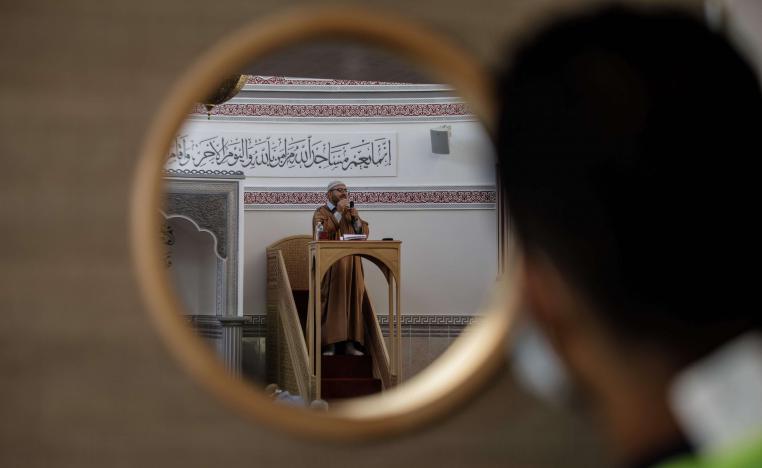 فرنسا تتقلب بين خطر التطرف الديني وعنف اليمين المتطرف