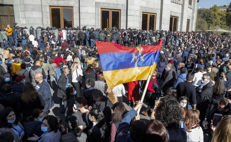 تعالي الأصوات في أرمينيا لإقالة 'الجبان' باشينيان