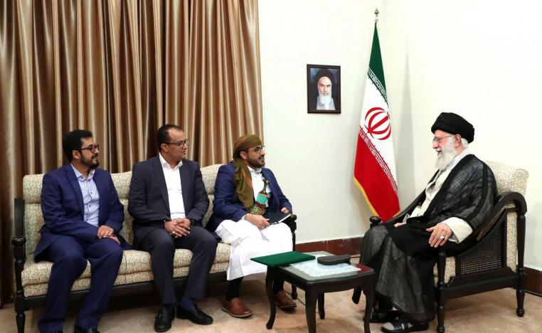 قيادات للحوثيين تجتمع مع المرشد الايراني علي خامنئي