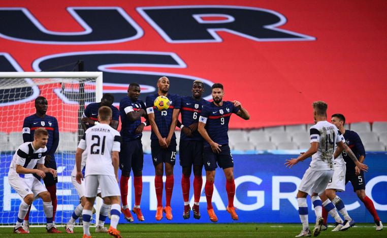 الفرنسيون عجزوا عن الرد فعمق أوني فالاكاري جراحهم بهدف ثان