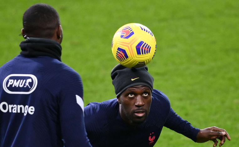 ديشان مدرب فرنسا يثني على جهود لاعبه ويطالبهم بالمزيد