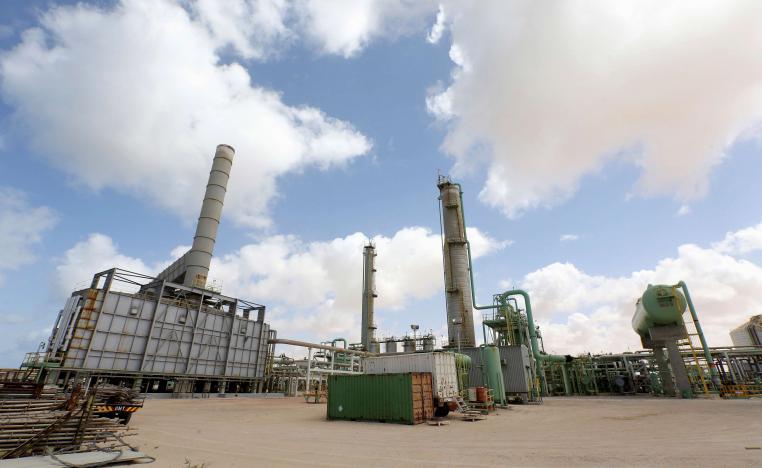 خطوط الأنابيب في محطة نفط الزويتينة ببنغازي