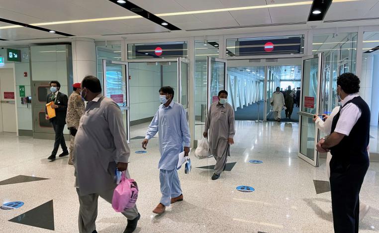 وصول المعتمرين إلى مطار الملك عبدالعزيز الدولي بجدة