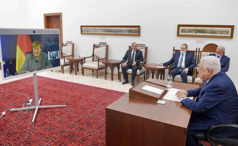 الرئيس الفلسطيني محمود عباس في حوار مع المستشارة الألمانية انغيلا ميركل