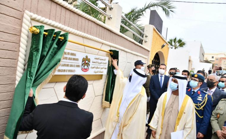 وزير الخارجية المغربي ناصر بوريطة يشارك السفير الإماراتي العصري الظاهري افتتاح القنصلية الإماراتية في العيون