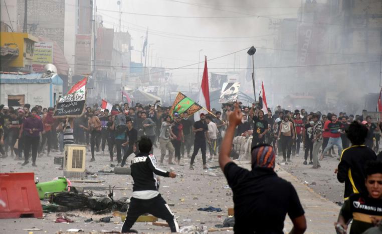 الصدر يحرك أنصاره في مسعى لافتكاك الشارع بعد أن خفتت شعبيته  