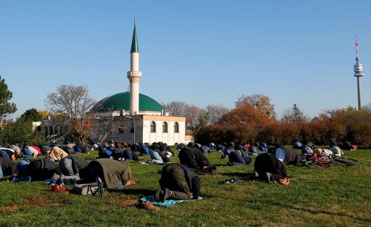 الحكومة النمساوية تطلق حملة تستهدف ما تصفها بـ"المساجد المتطرفة" عقب هجوم فيينا