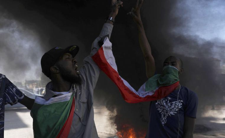 السودانيون يحيون الذكرى الثانية للثورة بسخط