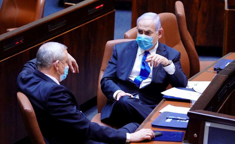 رئيس الوزراء الإسرائيلي بنيامين نتانياهو (يمين) ووزير الدفاع بيني غانتس