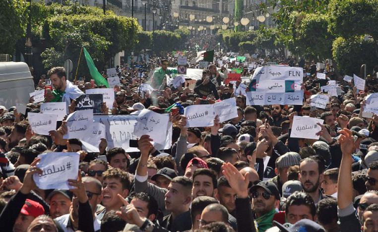 الشارع الجزائري يتمسك بمطلب الحراك