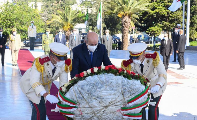 الرئيس الجزائري عبدالمجيد تبون خلال مراسم تكريم 24 مقاوما تم اسعادة جماجمهم من فرنسا بعد 170 عاما