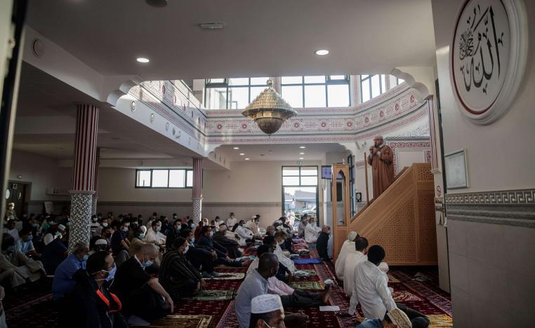 كثيرون ينظرون لمشروع القانون الفرنسي على أنه استهداف للمسلمين أكثر منه لمكافحة للتطرف الديني