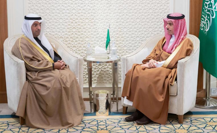 وزير الخارجية السعودي الامير فيصل بن فرحان في لقاء سابق مع الأمين العام لمجلس التعاون الخليجي نايف فلاح مبارك الحجرف 