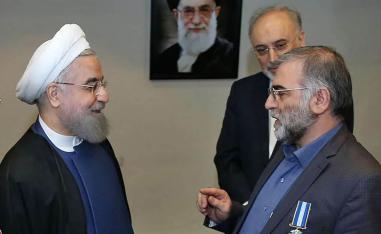 الرئيس الإيراني حسن روحاني يكرم العالم النووي محسن فخري زاده