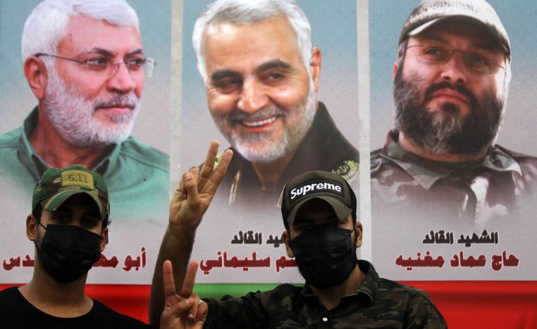 مقاتلون من الحشد الشعبي يرفعون صور قاسمي والمهندي ومغنية وسط بغداد