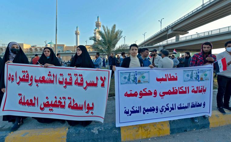 الاحتجاجات على خفض قيمة الدينار تبدو محدودة لكنها قد تتصاعد قريبا