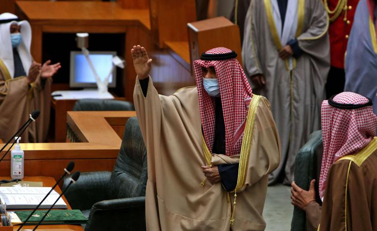 أمير الكويت مهنئا حكومته الجديدة: خارطة للتحديات والاستحقاقات