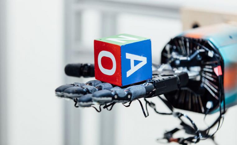 هل يدخل الذكاء الصناعي الى طريقة تفكيرنا