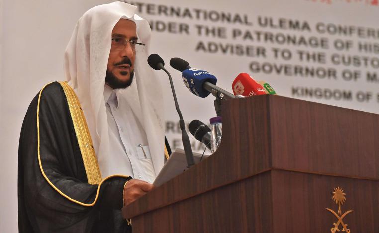 السعودية تعزل عشرات الأئمة لعدم التزامهم ببيان خطر الإخوان