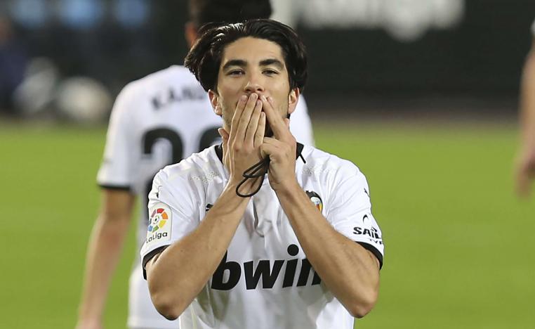 لاعب بلنسية كارلوس سولير