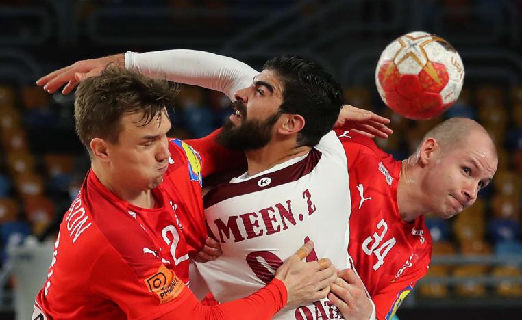 المنتخب الدنماركي يفرض سيطرة شبه مطلقة وسط محاولات مستميتة من 'العنابي'