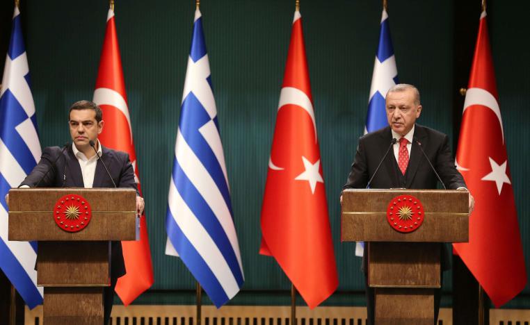 رئيس الوزراء اليوناني أليكسيس تسيبراس (يسار) واردوغان