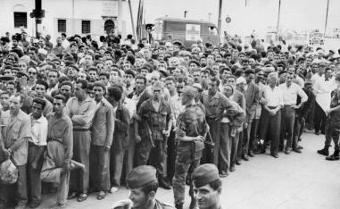 قوات فرنسية تعتقل المئات من الجزائريين (1957)