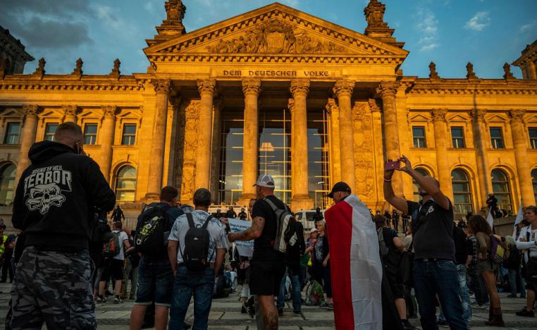 متظاهرون ألمان وصلوا في السابق إلى مدرجات البرلمان في احتجاجات على تشريعات تتعلق ببمكافحة كورونا