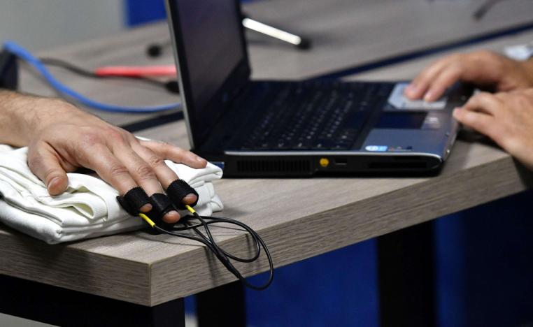 اختبار كشف الكذب