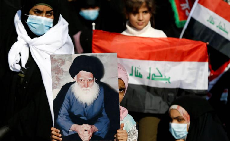 عراقيات يرفعن صورة المرجع العراقي الراحل محمد صادق الصدر