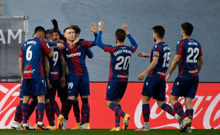  فريق 'الضفادع' ينعش حظوظه في المنافسة على اللقب