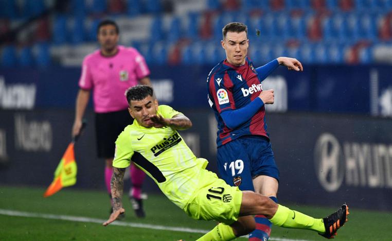 فريق 'الضفادع' يحرم ضيفه العاصمة من الابتعاد أكثر في الصدارة