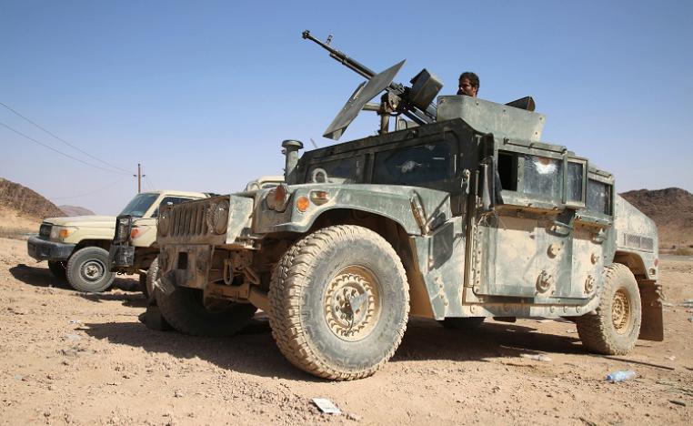 أحد عناصر المقاومة الشعبية الموالية للقوات الحكومية في اليمن