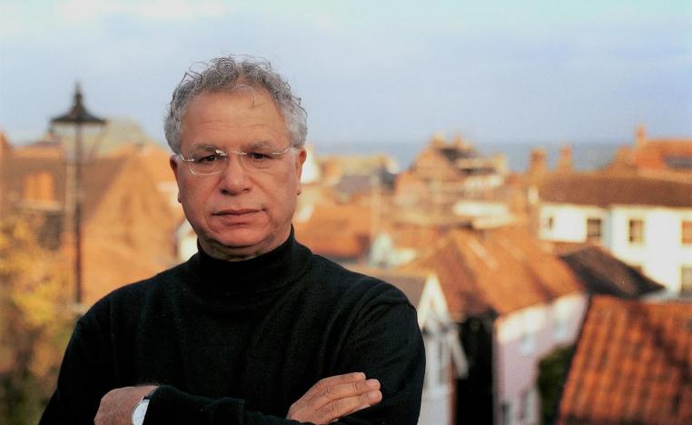 الشاعر الفلسطيني مريد البرغوثي 