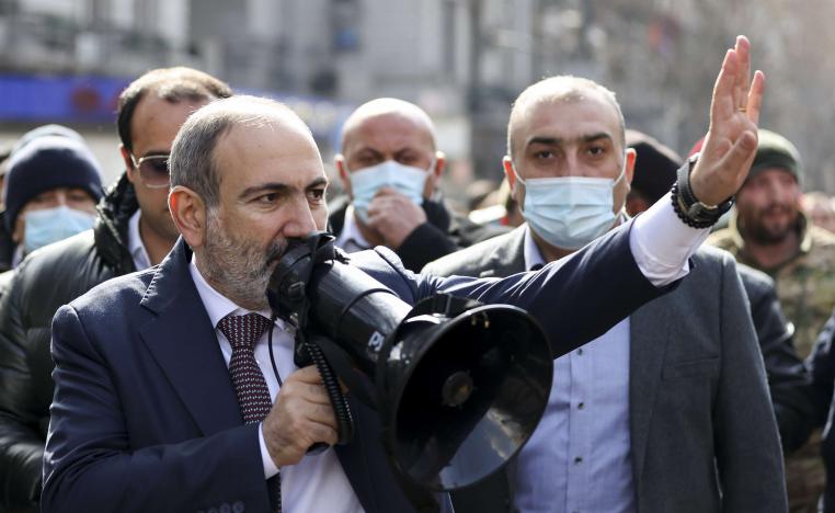 باشينيان للجيش: أطع الشعب وقم بواجبك