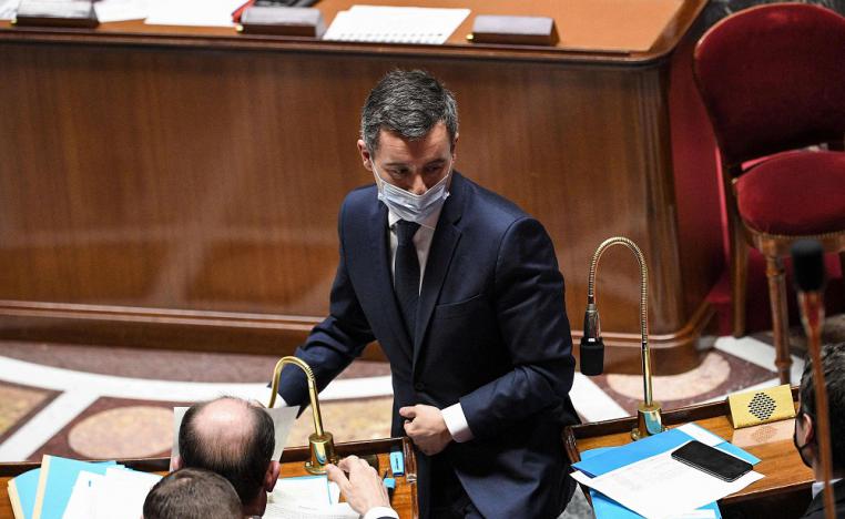 وزير الداخلية الفرنسي خلال اجتماع الجمعية الوطنية للمصادقة على مشروع مكافحة الانعزالية