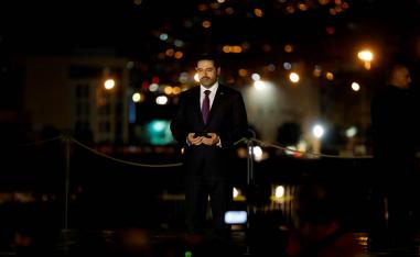 سعد الحريري أمام قبر والده في بيروت