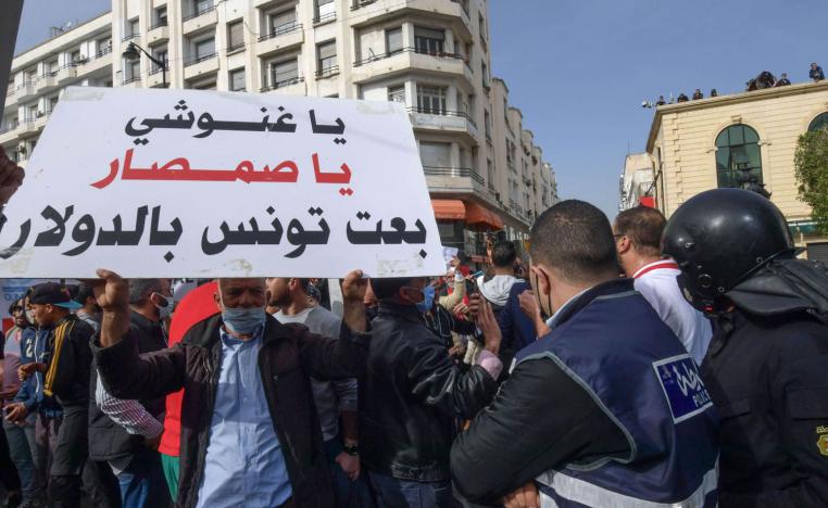متظاهرون ضد الطبقة الحاكمة وسط تونس