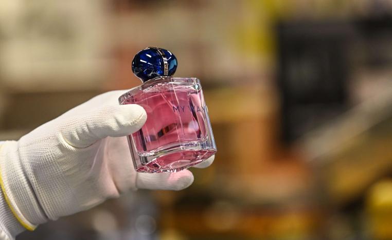 عطر من شركة لوريال الفرنسية