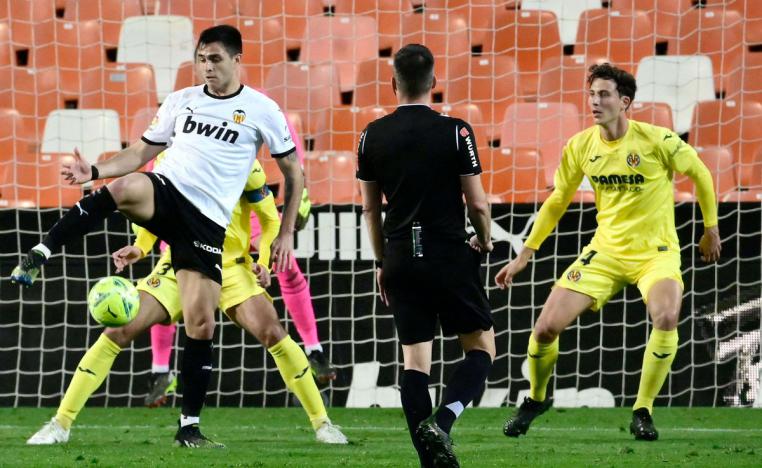 فريق 'الخفافيش' يحقق الفوز السابع في الموسم